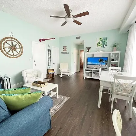 1 Bdr 60 Seconds From The Sand, Hollywood Broadwalk